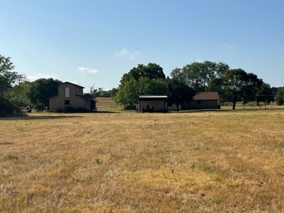 Country Living, Well Maintained, Mature Trees, Large Shop - image 26
