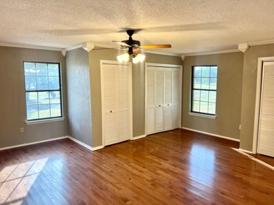 Country Living, Well Maintained, Mature Trees, Large Shop - image 11
