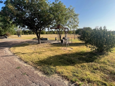 Country Living, Well Maintained, Mature Trees, Large Shop - image 3