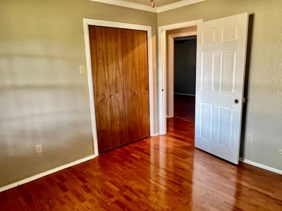 Country Living, Well Maintained, Mature Trees, Large Shop - image 19