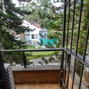 Perfectly Located Apartment with potential - image 9