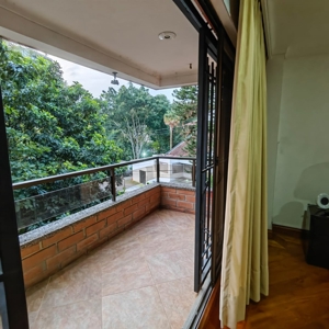 Perfectly Located Apartment with potential - image 4