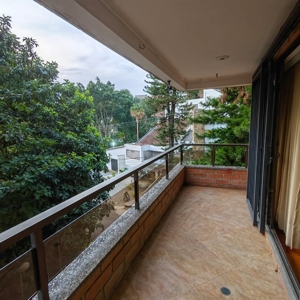 Perfectly Located Apartment with potential - image 6