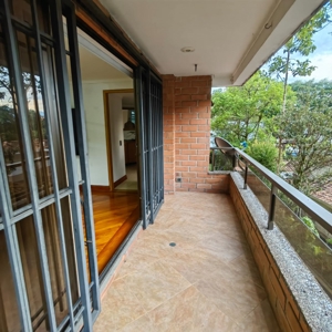 Perfectly Located Apartment with potential - image 7