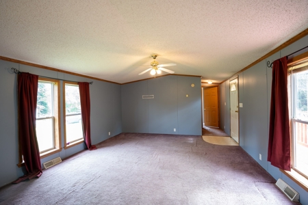 Well Maintained Mobile Home - image 11