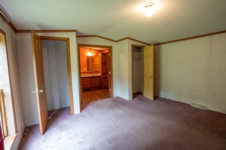 Well Maintained Mobile Home - image 13