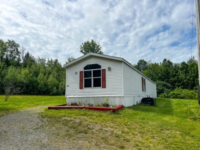 Well Maintained Mobile Home - image 4