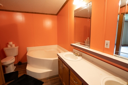 Well Maintained Mobile Home - image 15