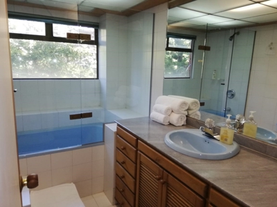 Apartment with Extensive Renovation Potential - image 10