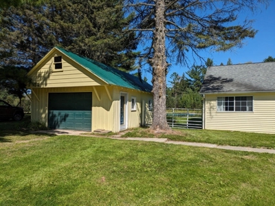 Country Home 1.67 acres with Pond for Sale Atlanta MI - image 18