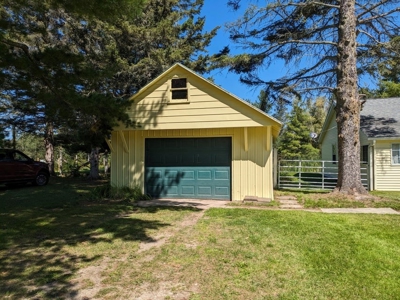 Country Home 1.67 acres with Pond for Sale Atlanta MI - image 19
