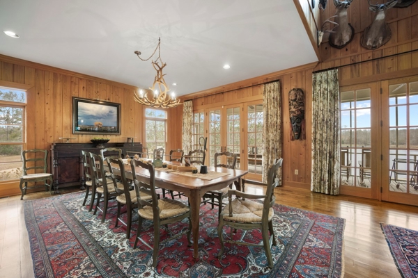 668 Acre Turnkey Hunting Property Sleeps 22 in West AL