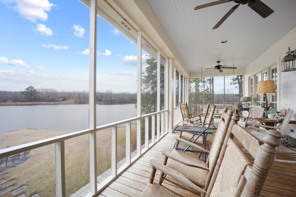 668 Acre Turnkey Hunting Property Sleeps 22 in West AL
