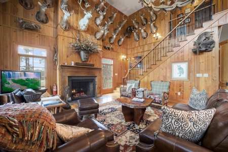 668 Acre Turnkey Hunting Property Sleeps 22 in West AL - image 4