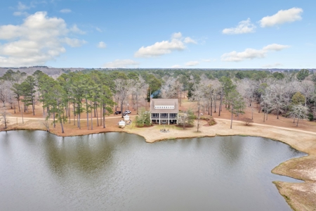 668 Acre Turnkey Hunting Property Sleeps 22 in West AL - image 1