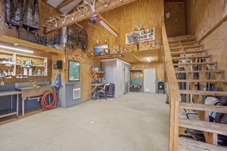668 Acre Turnkey Hunting Property Sleeps 22 in West AL - image 23
