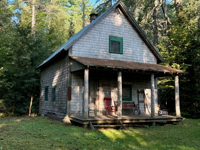 Historic Riverfront Cabin - image 4
