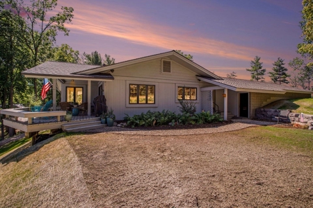 Up North getaway without the drive - Gull Lake cottage - image 19