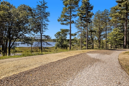 Up North getaway without the drive - Gull Lake cottage - image 42