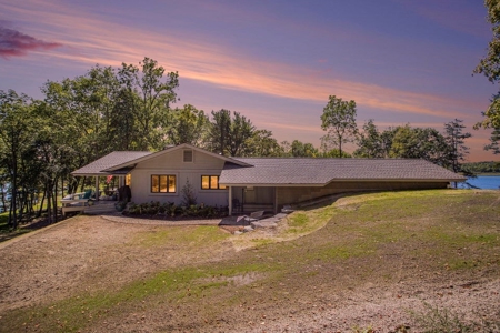 Up North getaway without the drive - Gull Lake cottage - image 20