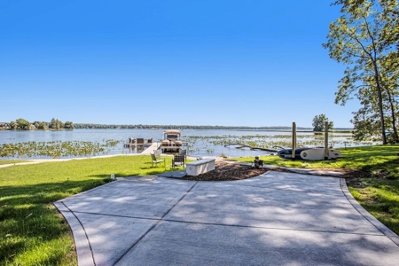 Up North getaway without the drive - Gull Lake cottage - image 29