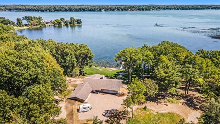 Up North getaway without the drive - Gull Lake cottage - image 14