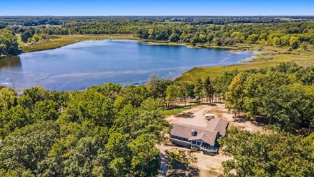 Up North getaway without the drive - Gull Lake cottage - image 24