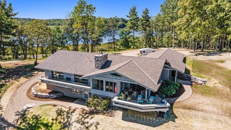 Up North getaway without the drive - Gull Lake cottage - image 18
