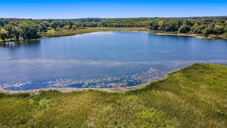 Up North getaway without the drive - Gull Lake cottage - image 26