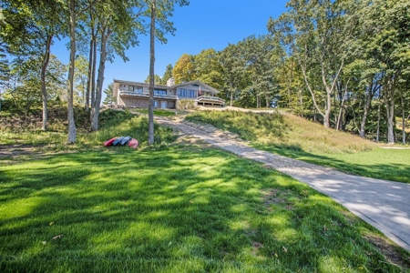Up North getaway without the drive - Gull Lake cottage - image 15