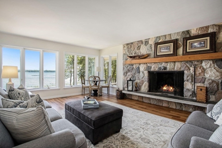 Up North getaway without the drive - Gull Lake cottage - image 11