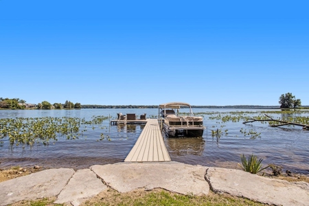 Up North getaway without the drive - Gull Lake cottage - image 28