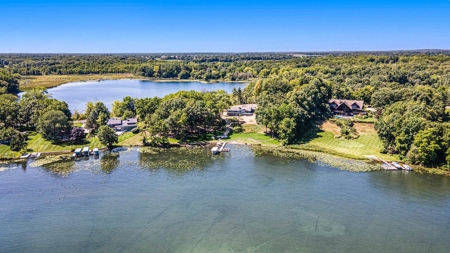 Up North getaway without the drive - Gull Lake cottage - image 21