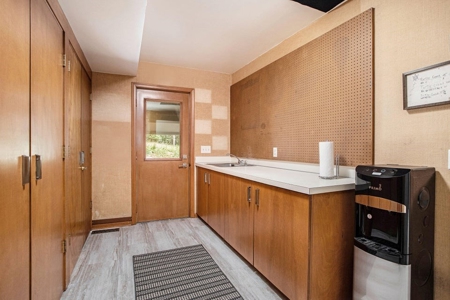 Up North getaway without the drive - Gull Lake cottage - image 33
