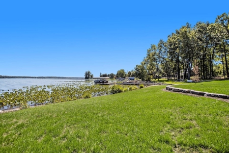 Up North getaway without the drive - Gull Lake cottage - image 25