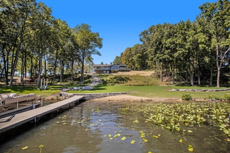 Up North getaway without the drive - Gull Lake cottage - image 27