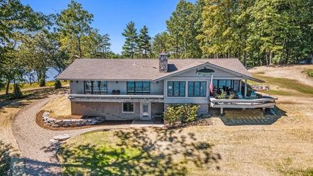 Up North getaway without the drive - Gull Lake cottage - image 17