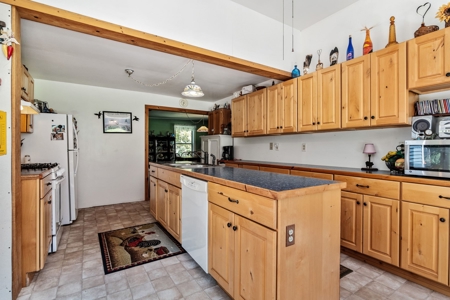 Country Home on Acreage For Sale in Milford, New York! - image 16