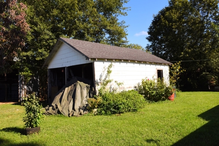 Hobby Farm on 22 acres, 1960s Home, Barns, Woods, Pasture - image 7