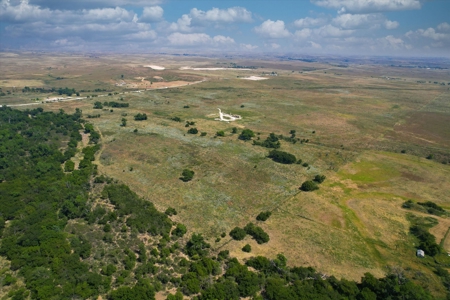 Rare 227-Acre Hunting Paradise Deer & Quail  Near Texas - image 5