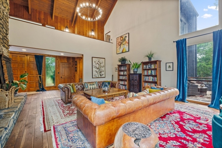 Unparalleded Luxury Living - image 6