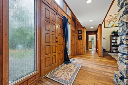 Unparalleded Luxury Living - image 3