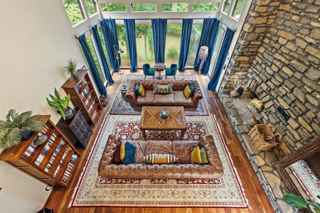 Unparalleded Luxury Living - image 1