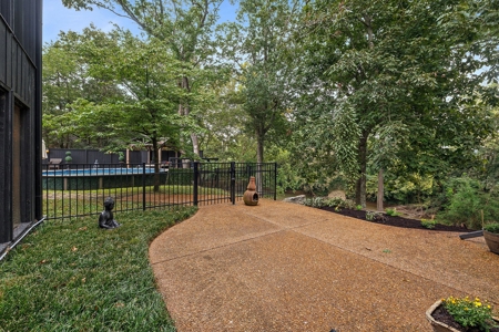 Unparalleded Luxury Living - image 39