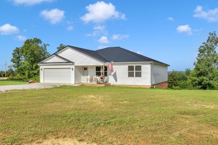 Country Home for Sale in Lewis County, Tennessee - image 1