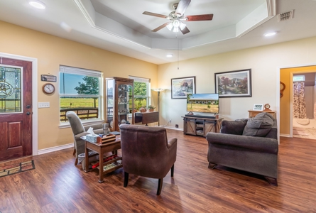Custom Home On Acreage With Large Pond & Hunting NE TX - image 18