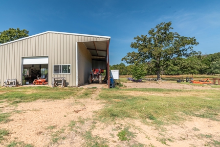 Custom Home On Acreage With Large Pond & Hunting NE TX - image 46