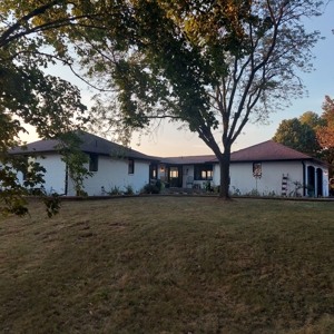 NW IL ranch on 5 acres South of Rock Falls - image 1
