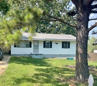Country Home on 0.33+/- Acres in Wappapello Missouri - image 2