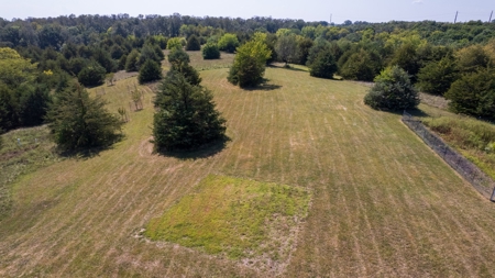 Rural Southern Iowa Retreat - image 31